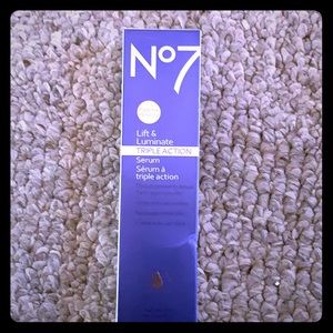 No 7 lift and luminary triple action serum